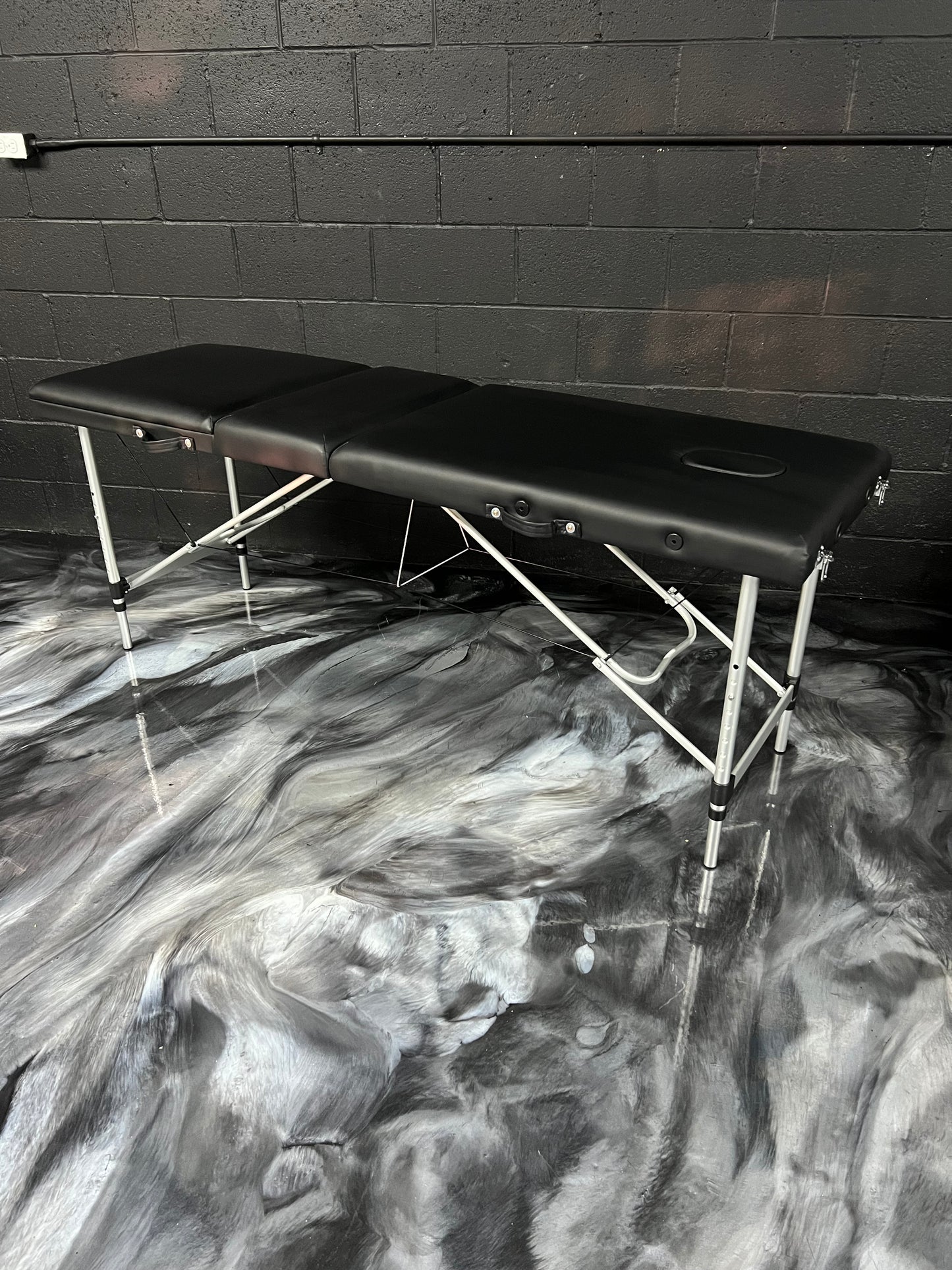 Reclinable Massage Table