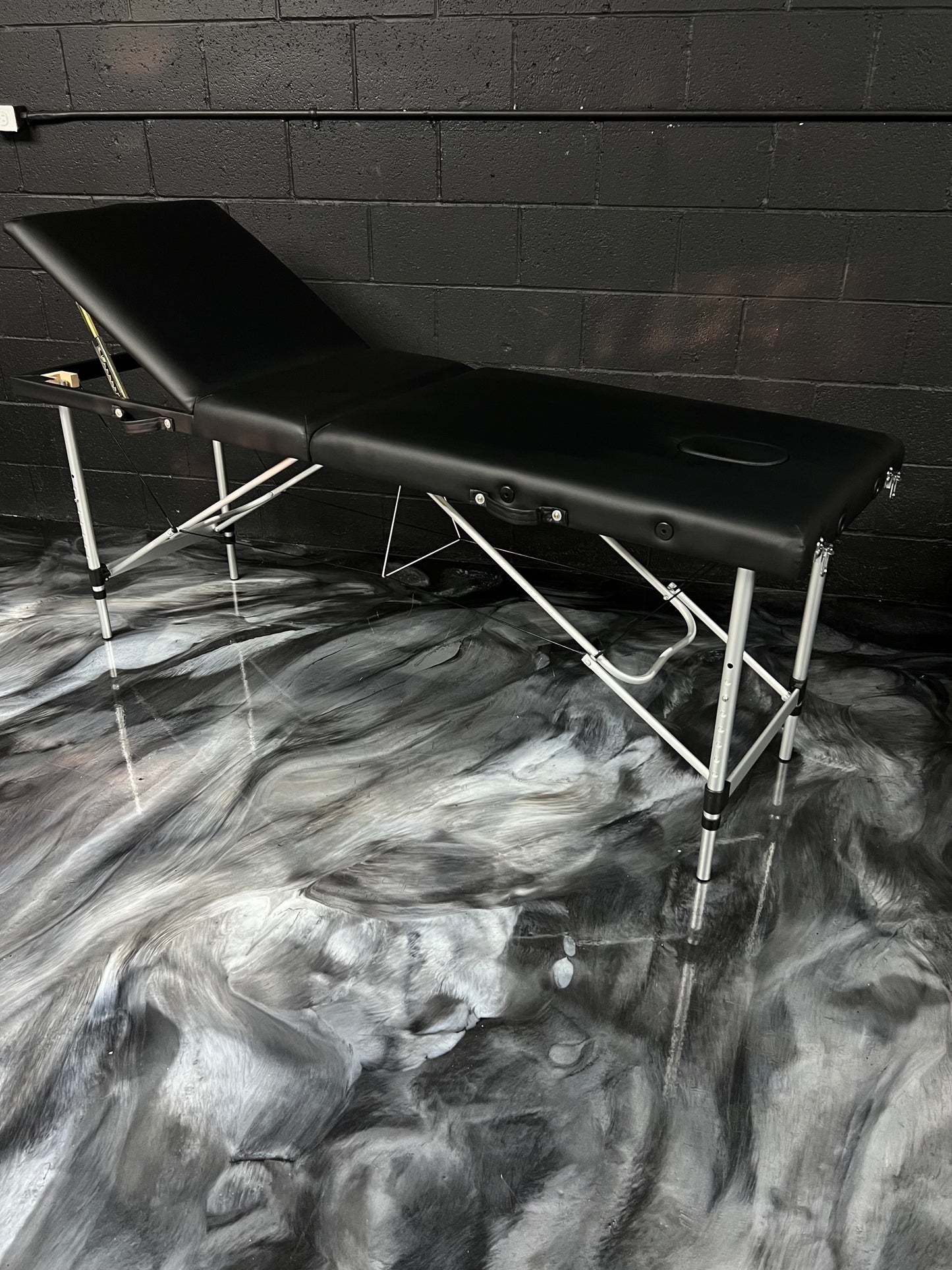 Reclinable Massage Table